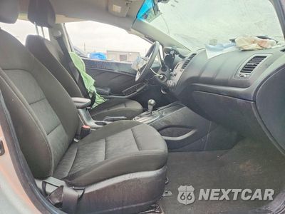 Zdjęcie 7 z 12 samochodu: 2016 KIA FORTE LX VIN:KNAFK4A65G5568284 - miniatura