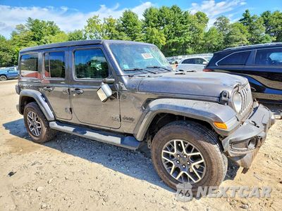 Czwarte zdjęcie samochodu z boku: 2025 JEEP WRANGLER SAHARA VIN:1C4PJXEG6SW649571 - miniatura