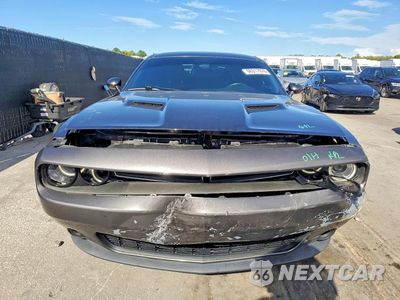 Piąte zdjęcie samochodu w środku: 2017 DODGE CHALLENGER SXT VIN:2C3CDZAG9HH669266 - miniatura