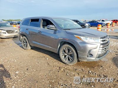 Czwarte zdjęcie samochodu z boku: 2018 TOYOTA HIGHLANDER LE VIN:5TDZARFH8JS039567 - miniatura