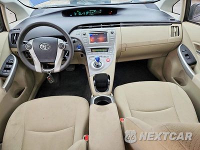 Zdjęcie 8 z 13 samochodu: 2015 TOYOTA PRIUS TWO VIN:JTDKN3DU8F0437987 - miniatura