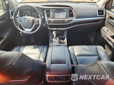 Zdjęcie 8 z 13 samochodu: 2017 TOYOTA HIGHLANDER XLE VIN:5TDJZRFH0HS362009 - miniatura
