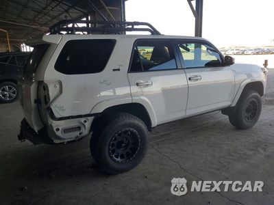 Trzecie zdjęcie samochodu z tyłu: 2017 TOYOTA 4RUNNER SR5 VIN:JTEBU5JR2H5439623 - miniatura
