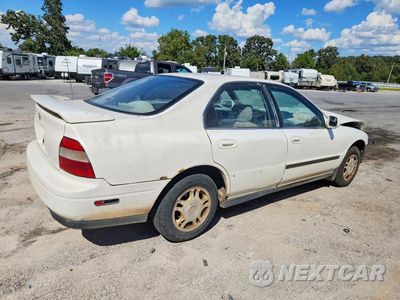 Trzecie zdjęcie samochodu z tyłu: 1994 HONDA ACCORD LX VIN:1HGCD5637RA163611 - miniatura