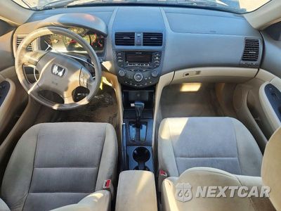 Zdjęcie 8 z 12 samochodu: 2004 HONDA ACCORD LX VIN:1HGCM56374A008940 - miniatura