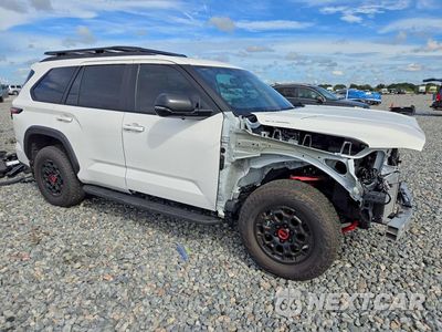 Czwarte zdjęcie samochodu z boku: 2026 TOYOTA SEQUOIA TRD PRO VIN:7SVAAABA1TX097529 - miniatura