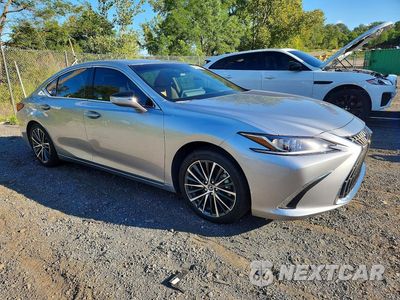 Czwarte zdjęcie samochodu z boku: 2025 LEXUS ES 350 BASE VIN:58ADZ1B18SU202796 - miniatura