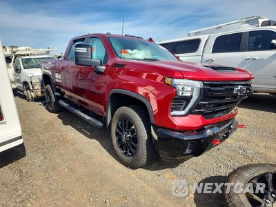 Czwarte zdjęcie samochodu z boku: 2025 CHEVROLET SILVERADO K2500 HEAVY DUTY LTZ VIN:1GC4KPEY5SF297222 - miniatura