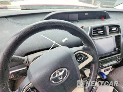 Zdjęcie 9 z 12 samochodu: 2018 TOYOTA PRIUS THREE VIN:JTDKARFU4J3551553 - miniatura