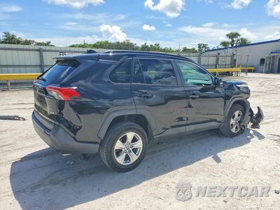 Trzecie zdjęcie samochodu z tyłu: 2021 TOYOTA RAV4 XLE VIN:2T3W1RFV4MC101589 - miniatura