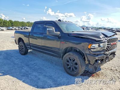 Czwarte zdjęcie samochodu z boku: 2023 RAM 2500 BIG HORN VIN:3C6UR5DL6PG505465 - miniatura