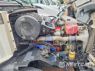 Zdjęcie 10 z 13 samochodu: 2018 VOLVO VNL SEMI TRUCK VIN:4V4N39TG2JN892769 - miniatura