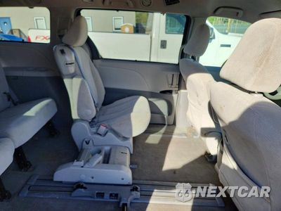 Zdjęcie 11 z 14 samochodu: 2013 TOYOTA SIENNA LE VIN:5TDKK3DC8DS358233 - miniatura