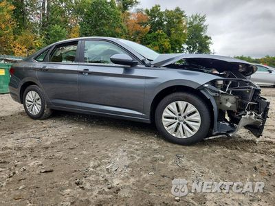 Czwarte zdjęcie samochodu z boku: 2019 VOLKSWAGEN JETTA S VIN:3VWC57BU7KM258827 - miniatura