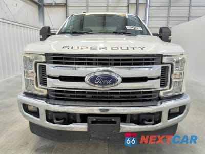 Piąte zdjęcie samochodu w środku: 2019 FORD F350 SUPER DUTY VIN:1FT8W3BT0KEC86383 - miniatura