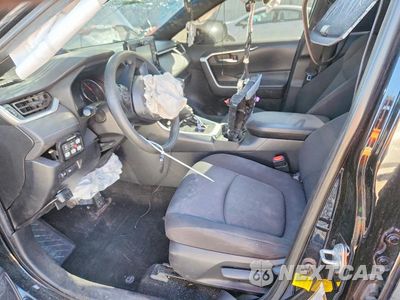Zdjęcie 7 z 12 samochodu: 2019 TOYOTA RAV4 XLE VIN:JTMP1RFV4KJ002107 - miniatura