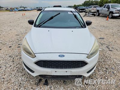 Piąte zdjęcie samochodu w środku: 2016 FORD FOCUS S VIN:1FADP3E23GL267494 - miniatura