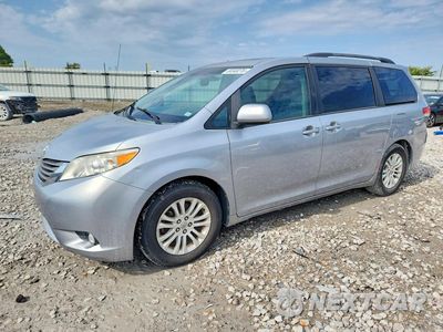 2014 TOYOTA SIENNA XLE 8-PASSENGER 5TDYK3DC6ES430218 - główne zdjęcie licytacji z USA - miniatura