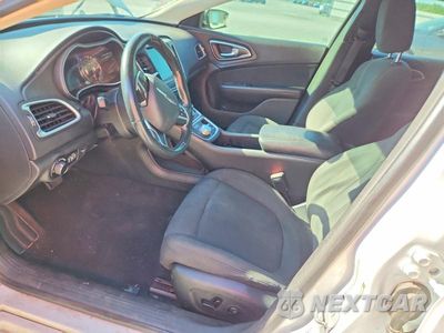 Zdjęcie 7 z 12 samochodu: 2015 CHRYSLER 200 LIMITED VIN:1C3CCCAB9FN677599 - miniatura
