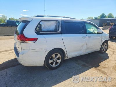 Trzecie zdjęcie samochodu z tyłu: 2013 TOYOTA SIENNA VIN:5TDKK3DC6DS324209 - miniatura
