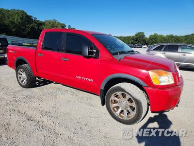 Czwarte zdjęcie samochodu z boku: 2011 NISSAN TITAN SV VIN:1N6BA0EC0BN316459 - miniatura