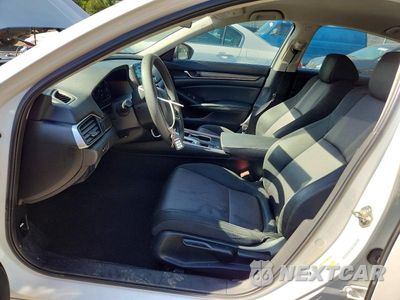 Zdjęcie 7 z 12 samochodu: 2019 HONDA ACCORD LX VIN:1HGCV1F14KA045574 - miniatura