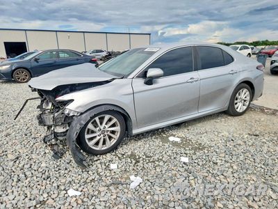 2022 TOYOTA CAMRY LE 4T1C11AK2NU705751 - główne zdjęcie licytacji z USA - miniatura
