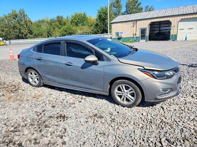 Czwarte zdjęcie samochodu z boku: 2017 CHEVROLET CRUZE LT VIN:1G1BE5SM3H7155578 - miniatura
