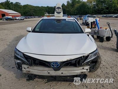 Piąte zdjęcie samochodu w środku: 2018 TOYOTA CAMRY LE VIN:4T1B31HK1JU502677 - miniatura