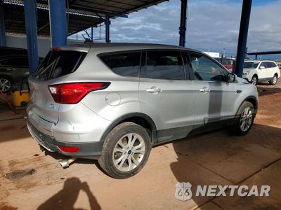 Trzecie zdjęcie samochodu z tyłu: 2019 FORD ESCAPE SE VIN:1FMCU9GD7KUB06953 - miniatura