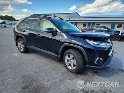 Czwarte zdjęcie samochodu z boku: 2024 TOYOTA RAV4 HYBRID XLE VIN:JTMRWRFV0RD237736 - miniatura