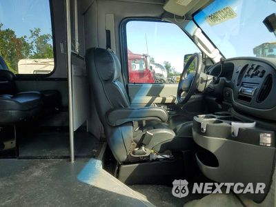 Zdjęcie 11 z 13 samochodu: 2008 FORD SHUTTLE BUS VIN:1FDXE45S38DB29531 - miniatura