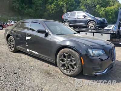 Czwarte zdjęcie samochodu z boku: 2019 CHRYSLER 300 S VIN:2C3CCAGGXKH556445 - miniatura