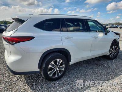Trzecie zdjęcie samochodu z tyłu: 2022 TOYOTA HIGHLANDER HYBRID XLE VIN:5TDGARAH3NS509783 - miniatura