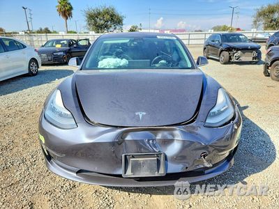 Piąte zdjęcie samochodu w środku: 2018 TESLA MODEL 3 VIN:5YJ3E1EB2JF128600 - miniatura