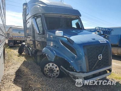 Czwarte zdjęcie samochodu z boku: 2023 VOLVO VNL SEMI TRUCK VIN:4V4NC9EJ3PN307487 - miniatura