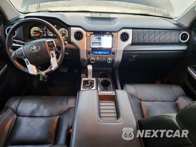 Zdjęcie 8 z 13 samochodu: 2021 TOYOTA TUNDRA PLATINUM VIN:5TFAY5F12MX996182 - miniatura