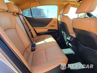 Zdjęcie 10 z 12 samochodu: 2025 LEXUS ES 300H VIN:58ADA1C1XSU056195 - miniatura