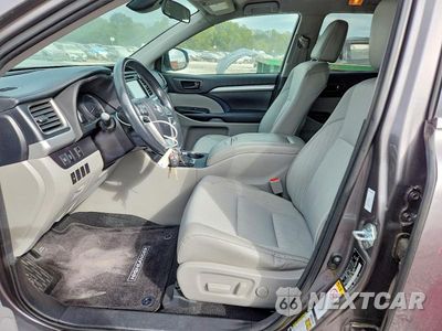 Zdjęcie 7 z 12 samochodu: 2017 TOYOTA HIGHLANDER LE PLUS VIN:5TDZZRFH1HS229827 - miniatura