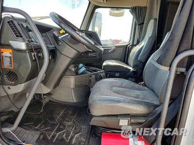Zdjęcie 7 z 14 samochodu: 2023 VOLVO VNL SEMI TRUCK VIN:4V4NC9EH8PN612562 - miniatura