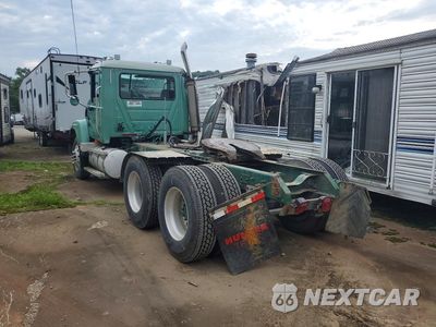 Drugie zdjęcie samochodu z przodu: 2004 MACK GRANITE SEMI TRUCK VIN:1M2AG10Y54M013932 - miniatura