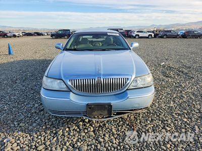 Piąte zdjęcie samochodu w środku: 2005 LINCOLN TOWN CAR SIGNATURE LIMITED VIN:1LNHM82W05Y657666 - miniatura