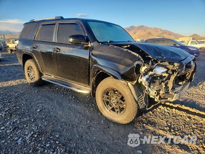 Czwarte zdjęcie samochodu z boku: 2015 TOYOTA 4RUNNER SR5 VIN:JTEBU5JR9F5213933 - miniatura