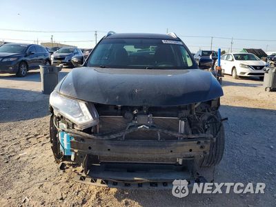 Piąte zdjęcie samochodu w środku: 2017 NISSAN ROGUE SV VIN:KNMAT2MT7HP596593 - miniatura