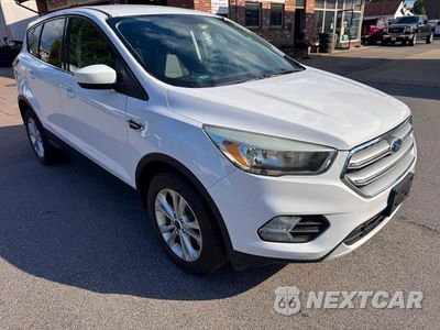2017 FORD ESCAPE SE 1FMCU9GD8HUC04625 - główne zdjęcie licytacji z USA - miniatura