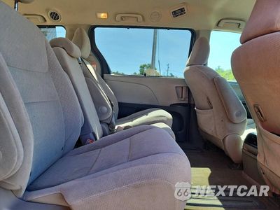 Zdjęcie 11 z 13 samochodu: 2015 TOYOTA SIENNA LE VIN:5TDKK3DC9FS578211 - miniatura