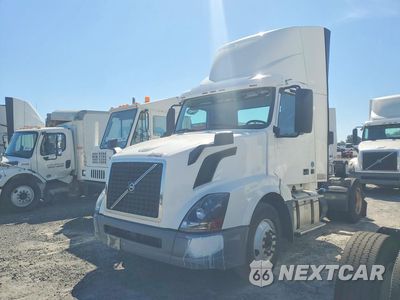 2018 VOLVO VNL SEMI TRUCK 4V4N39TG0JN892432 - główne zdjęcie licytacji z USA - miniatura