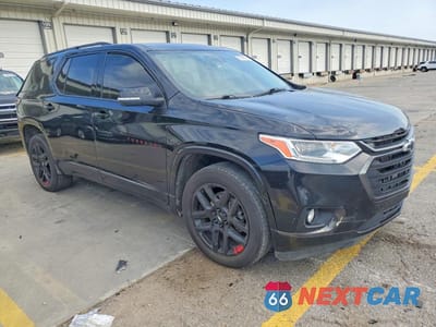 Czwarte zdjęcie samochodu z boku: 2021 CHEVROLET TRAVERSE PREMIER VIN:1GNERKKW6MJ231436 - miniatura