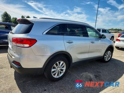 Trzecie zdjęcie samochodu z tyłu: 2016 KIA SORENTO LX VIN:5XYPG4A30GG016455 - miniatura