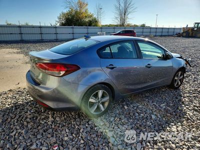 Trzecie zdjęcie samochodu z tyłu: 2018 KIA FORTE S VIN:3KPFL4A71JE164113 - miniatura